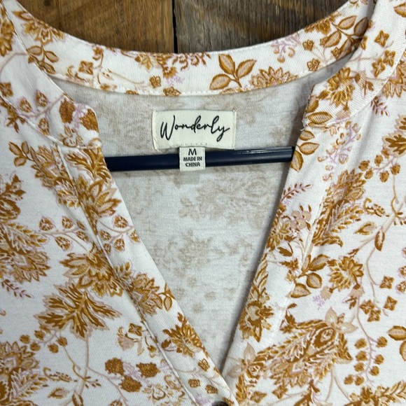 Wonderly floral tank top size medium - Picture 2 of 5